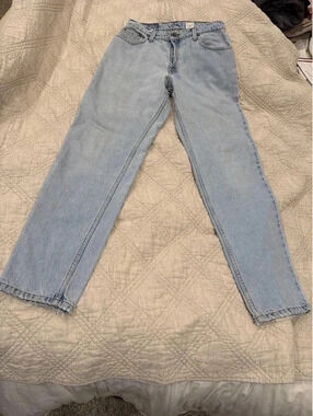 Levi’s 550 Women’s Juniors 11 Long Relaxed Fit Tapered Leg Light Wash Jeans